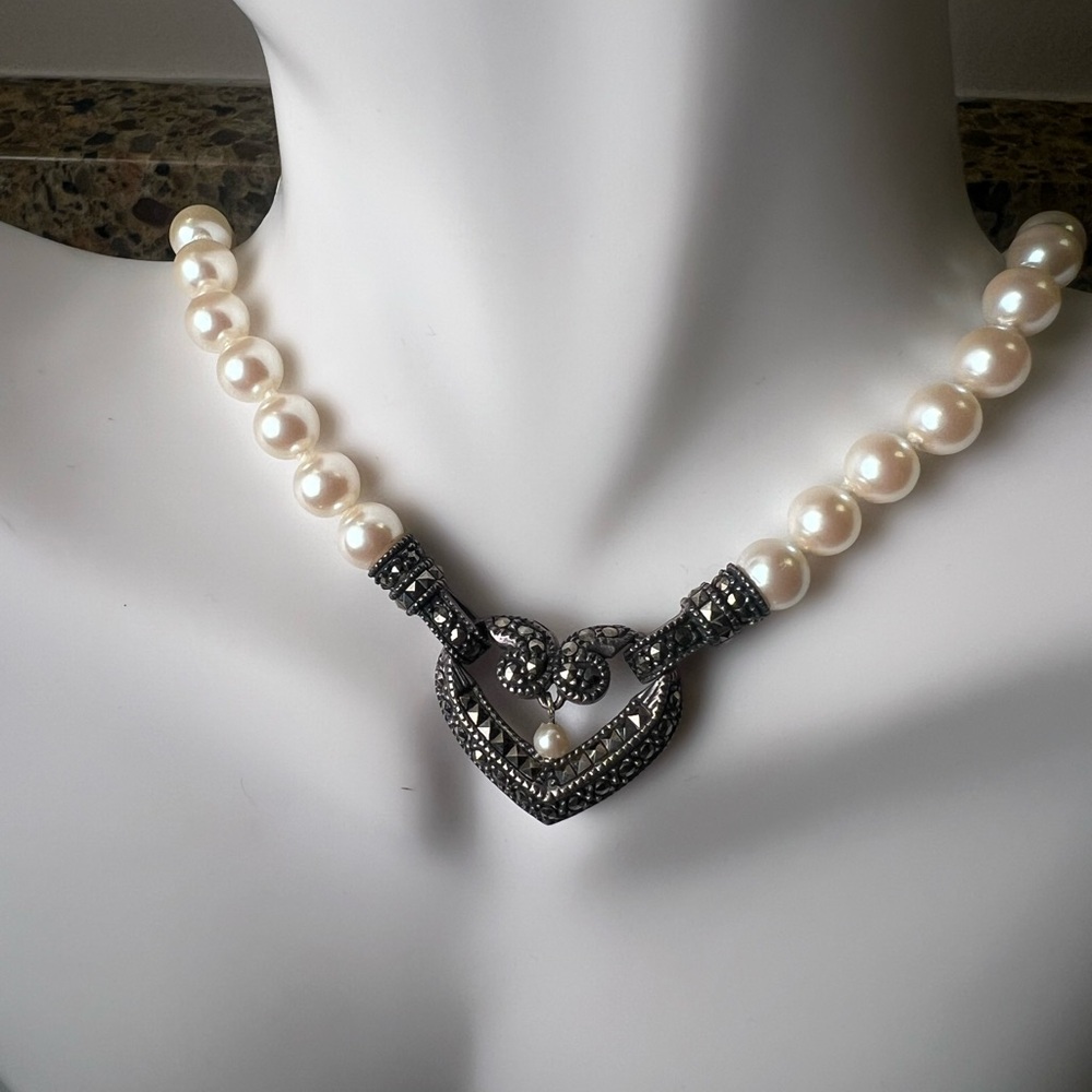 Silver And White Pearl Necklace - image 5